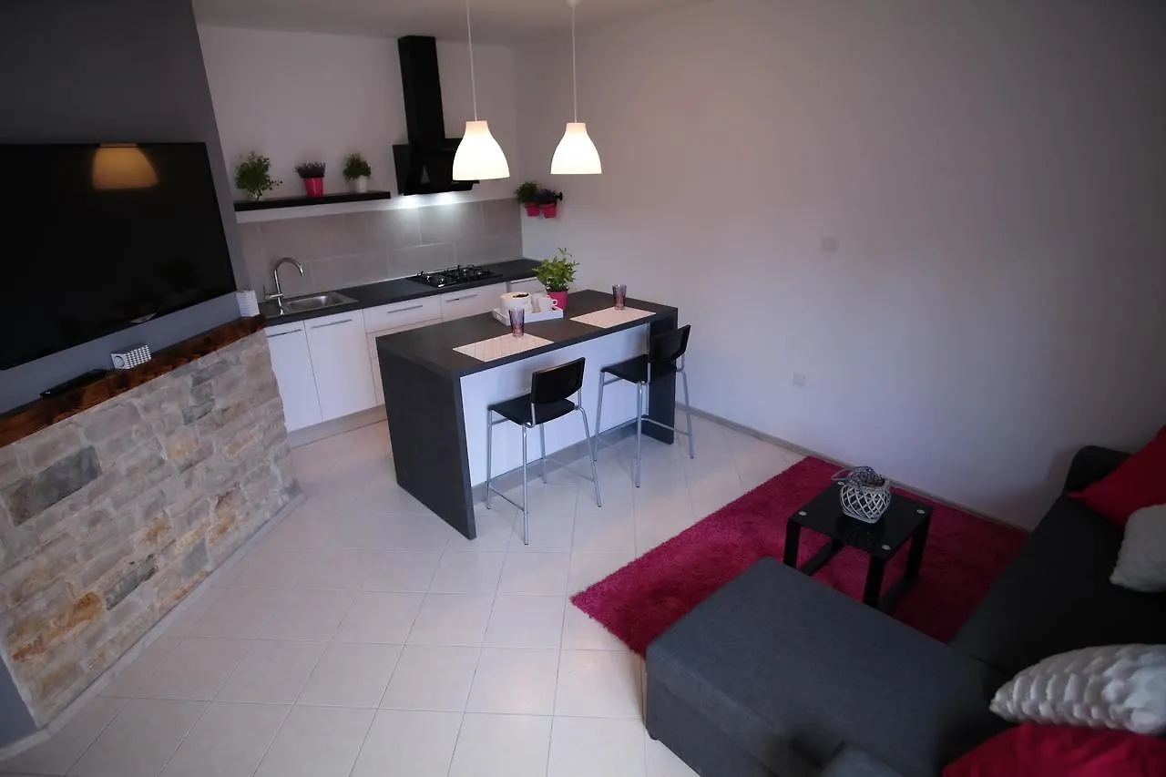 Apartments Hedona Pula 0*,